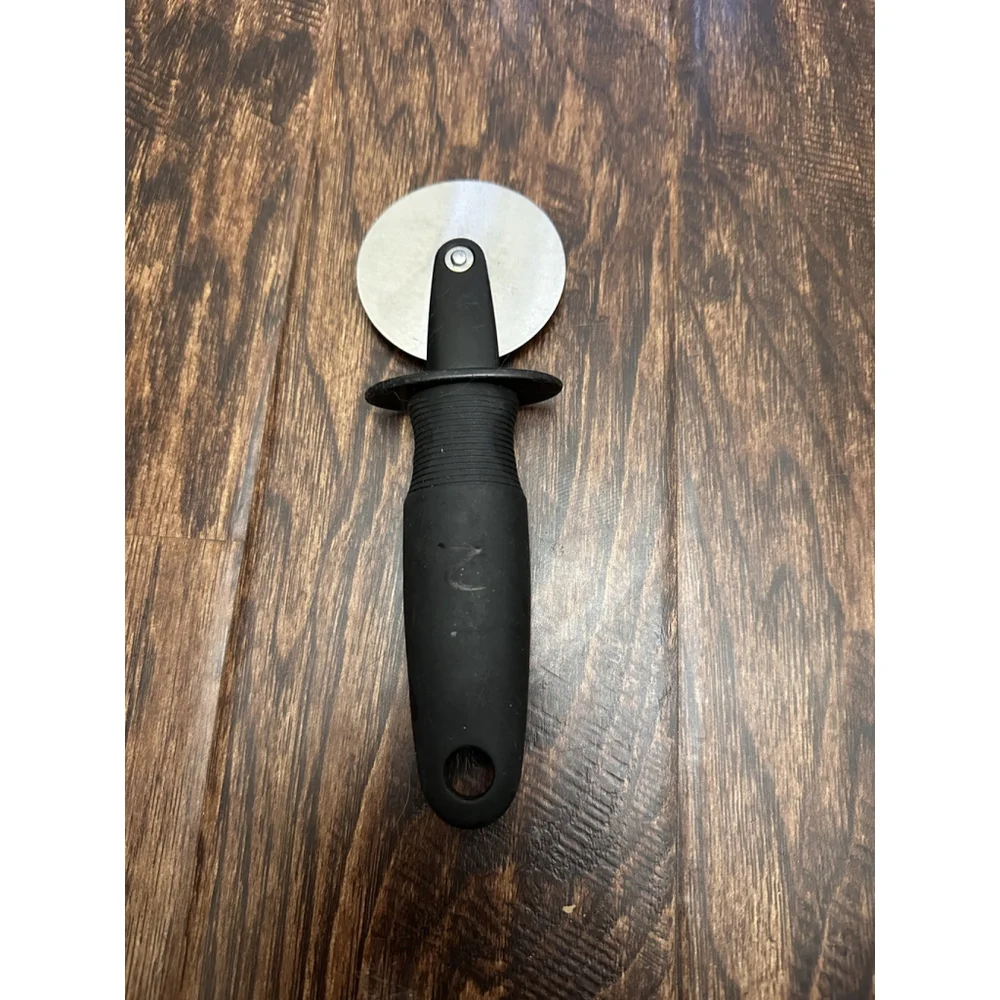 OXO‎ SoftWorks Pizza Wheel Cutter, 3.5 in Wheel, Silicone Handle, Black